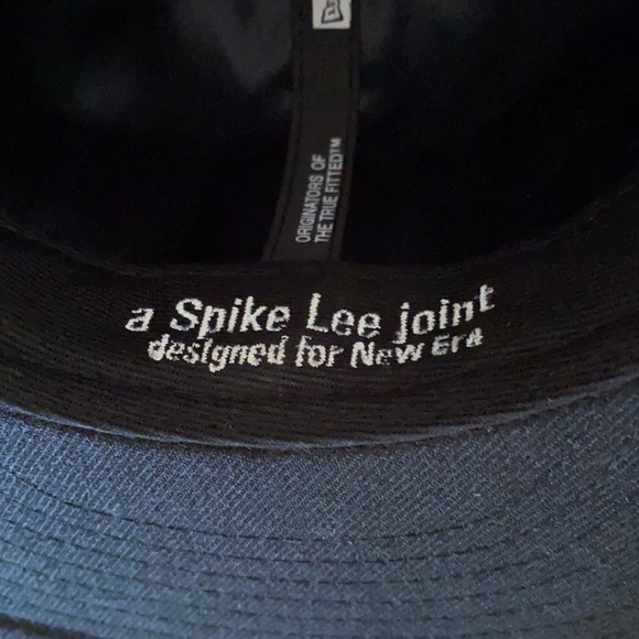 NEW ERA Spike Lee x New York Yankees Fitted Pennant Hat 7 3/8 - Picture 9 of 10